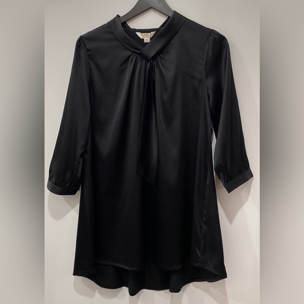**NWT ** Silk Blouse With Tie-Neck 3/4 Sleeves